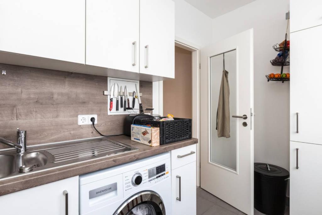 2 Large Br 10min Alexanderplatz Appartement *