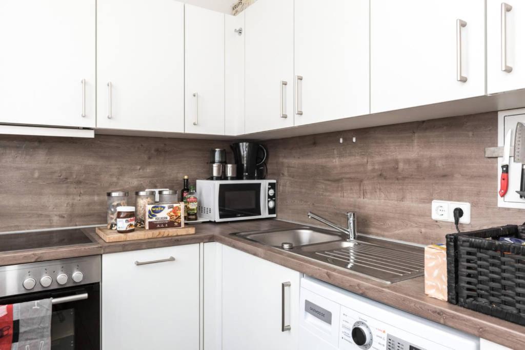 2 Large Br 10min Alexanderplatz Berlin