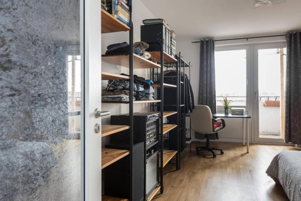 2 Large Br 10min Alexanderplatz